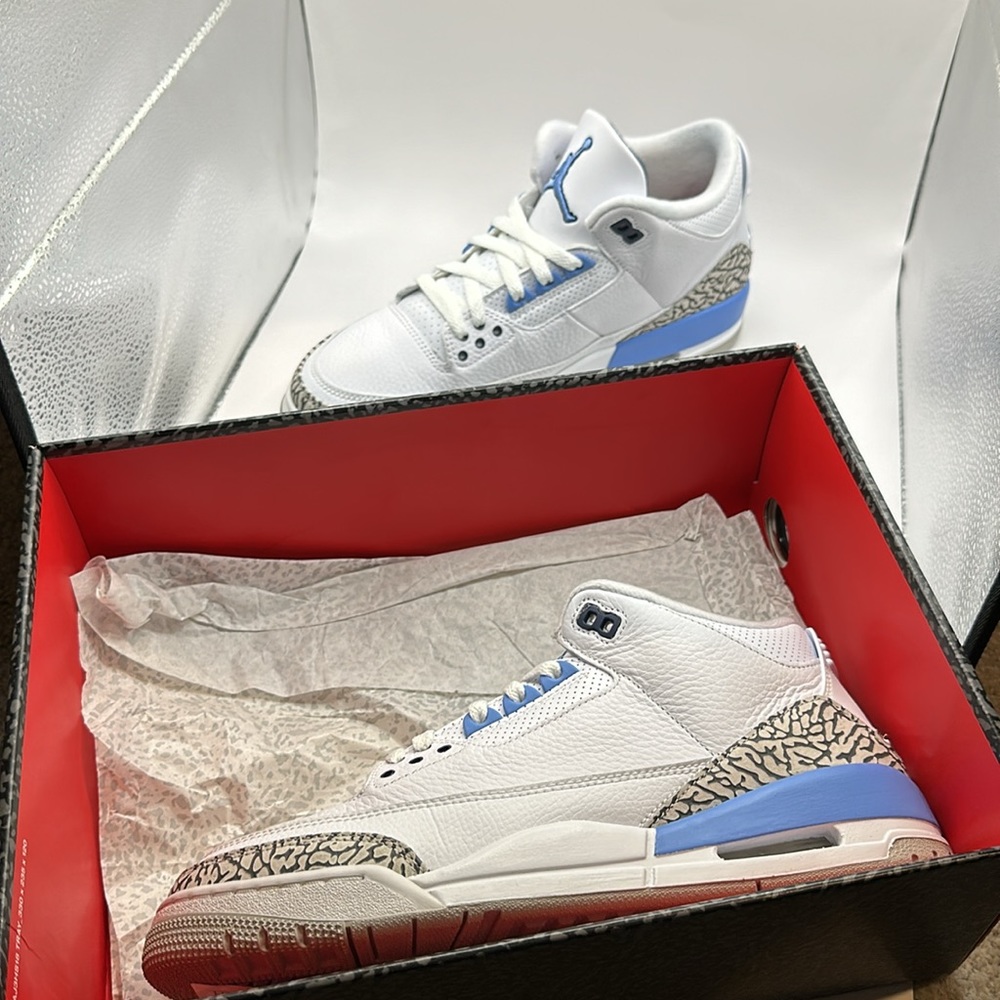 Deadstock Air Jordan 3 Retro 'UNC’ size 10 - Picture 3 of 4